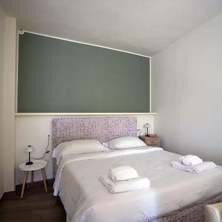 Borgo Dei Nonni - By Lovecomo Nyaraló Menaggio
